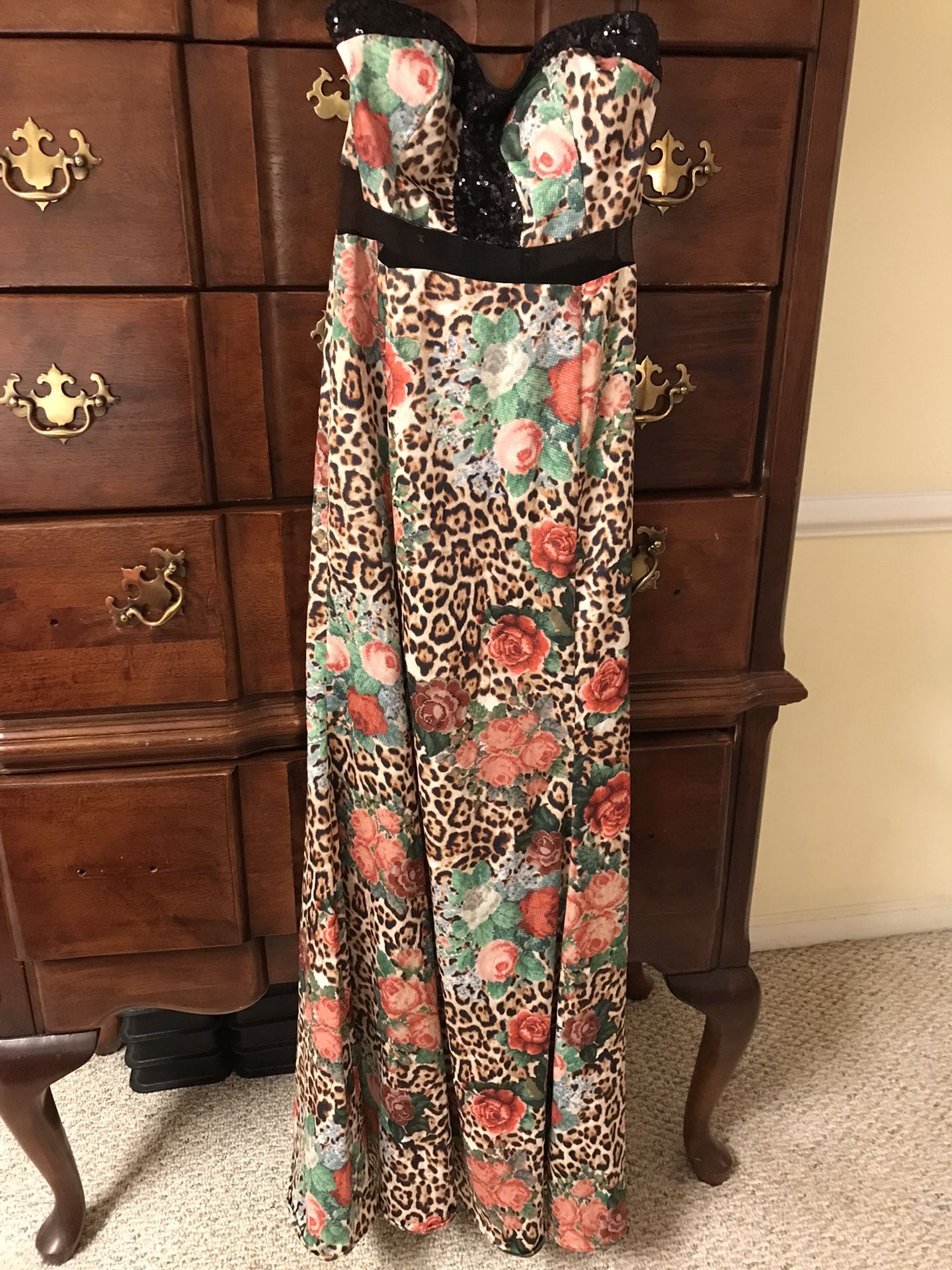 Very Pretty Long Dress / Size 6 