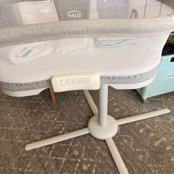 Halo BassiNest Swivel Sleeper Luxe 