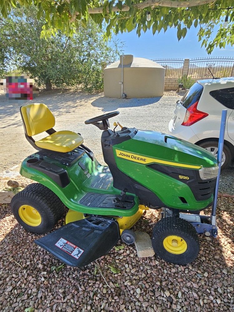 John Deere L120 Riding Lawn Mowers