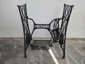 1918 Singer Sewing Machine Model 66 Base Only
