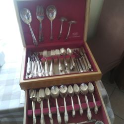 175 Pieces Of 1847 Rogers Bros First Love 