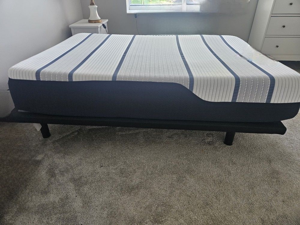 FULL SIZE SERTA iCOMFORT HYBRID 1000 12" MATTRESS  AND ADJUSTABLE FOUNDATION - Compare at $1300 and UP