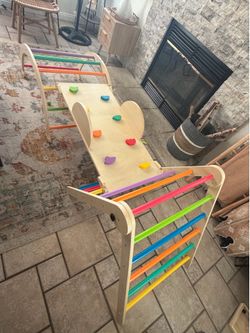 Arch and ramp climbing toy