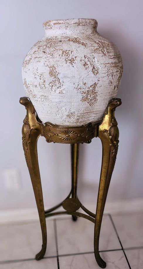 White- Washed Vase/pot With Stand