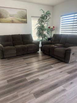 Set od sofa and love seat color charcol