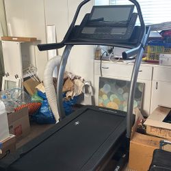 NordicTrack Commercial Incline Treadmill X22i with Luxury Touchscreen