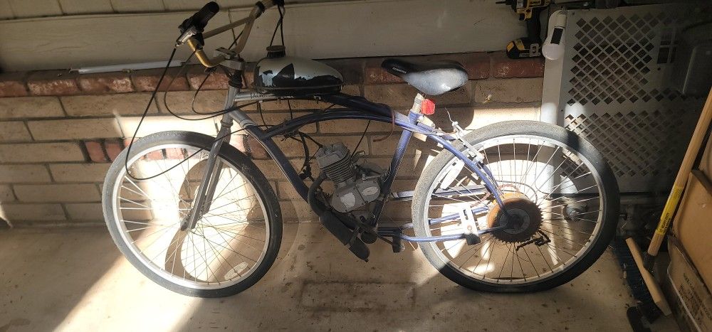 Beach cruiser with motor