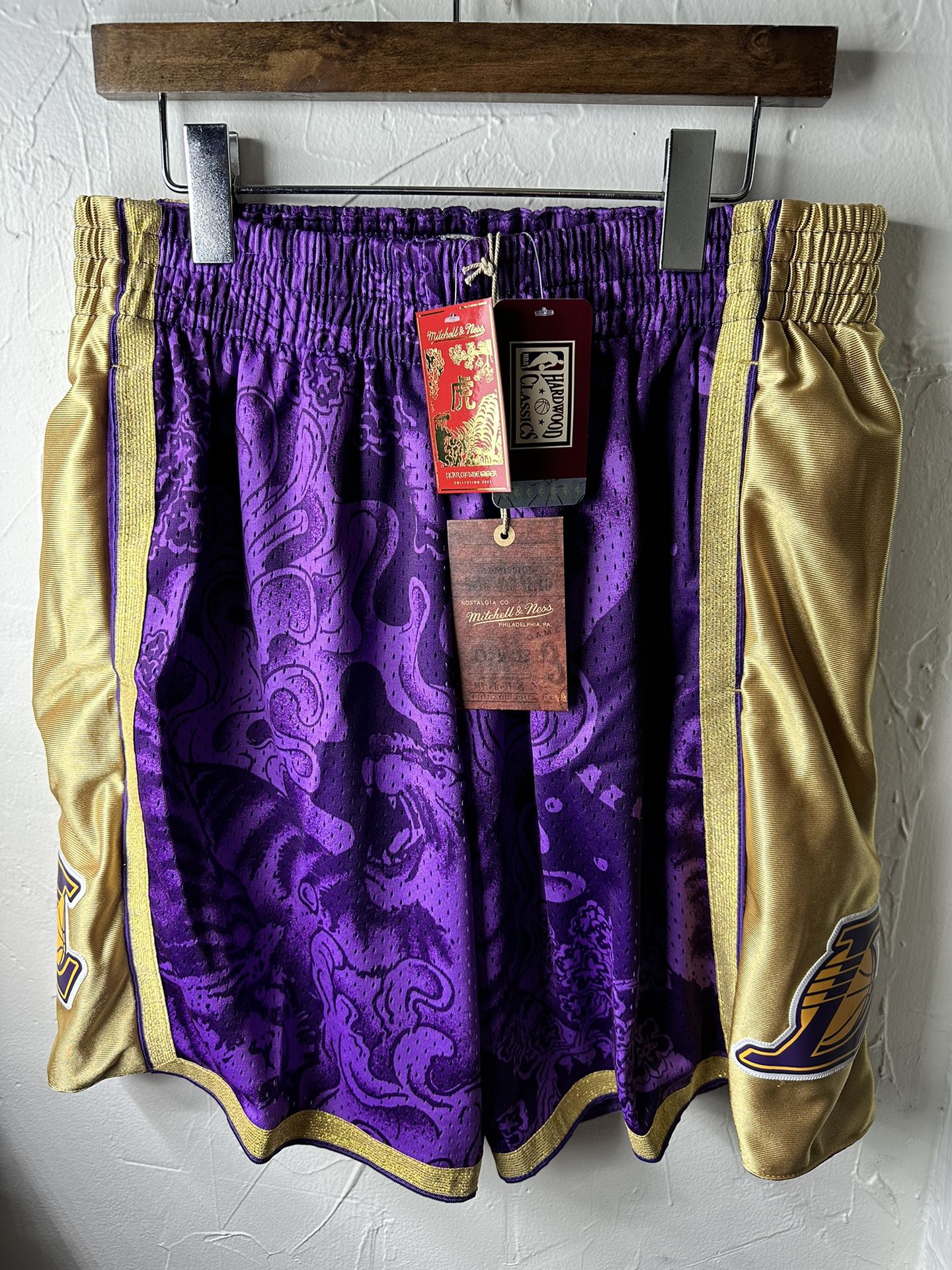 Los Angeles Lakers NBA Mitchell & Ness Purple Gold Mens Shorts Size L NWT 