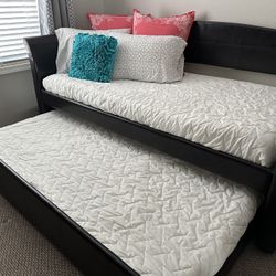 Twin size Day Bed with Trundle Bed & 2 Mattresses 