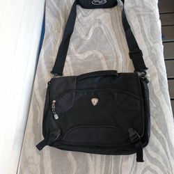 CALPAK RANSOM BLACK 18-INCH PREMIUM EXPANDABLE LAPTOP MESSENGER BAG