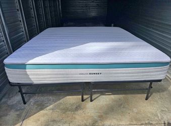 Like New Helix Sunset King Mattress