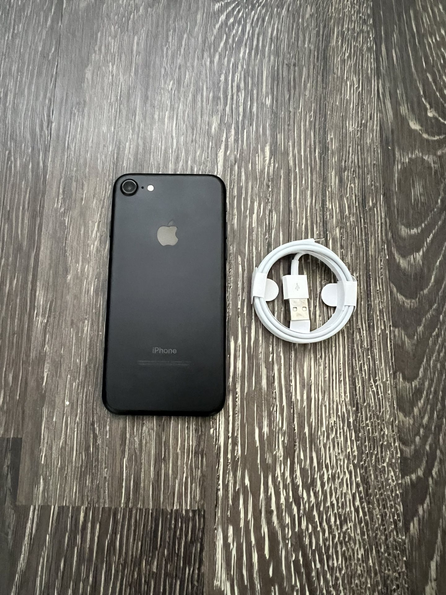 iPhone 7 UNLOCKED FOR ALL CARRIERS!