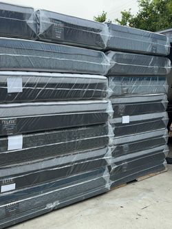 Queen size mattress pillow top 12”.  New mattress in a plastic sealed.  We offer same day delivery