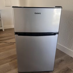 Galanz Mini Fridge 
