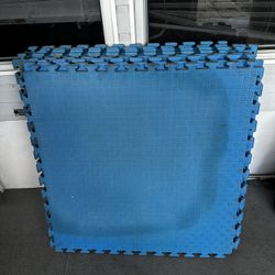 Eight Foam Floor Tiles 40“ X 40“