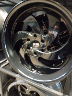 22x9 xm 6lug 6x139 on New tires 305 40 22