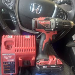 Milwaukee M18 Drill 1.5 Battery And Charger