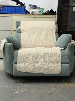 FlexiSpot Bloomsbury Power Reclining Loveseat / Single Recliner – Like New!