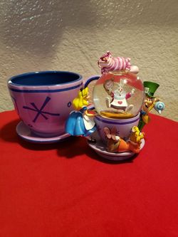 Alice in wonderland cup and Globe