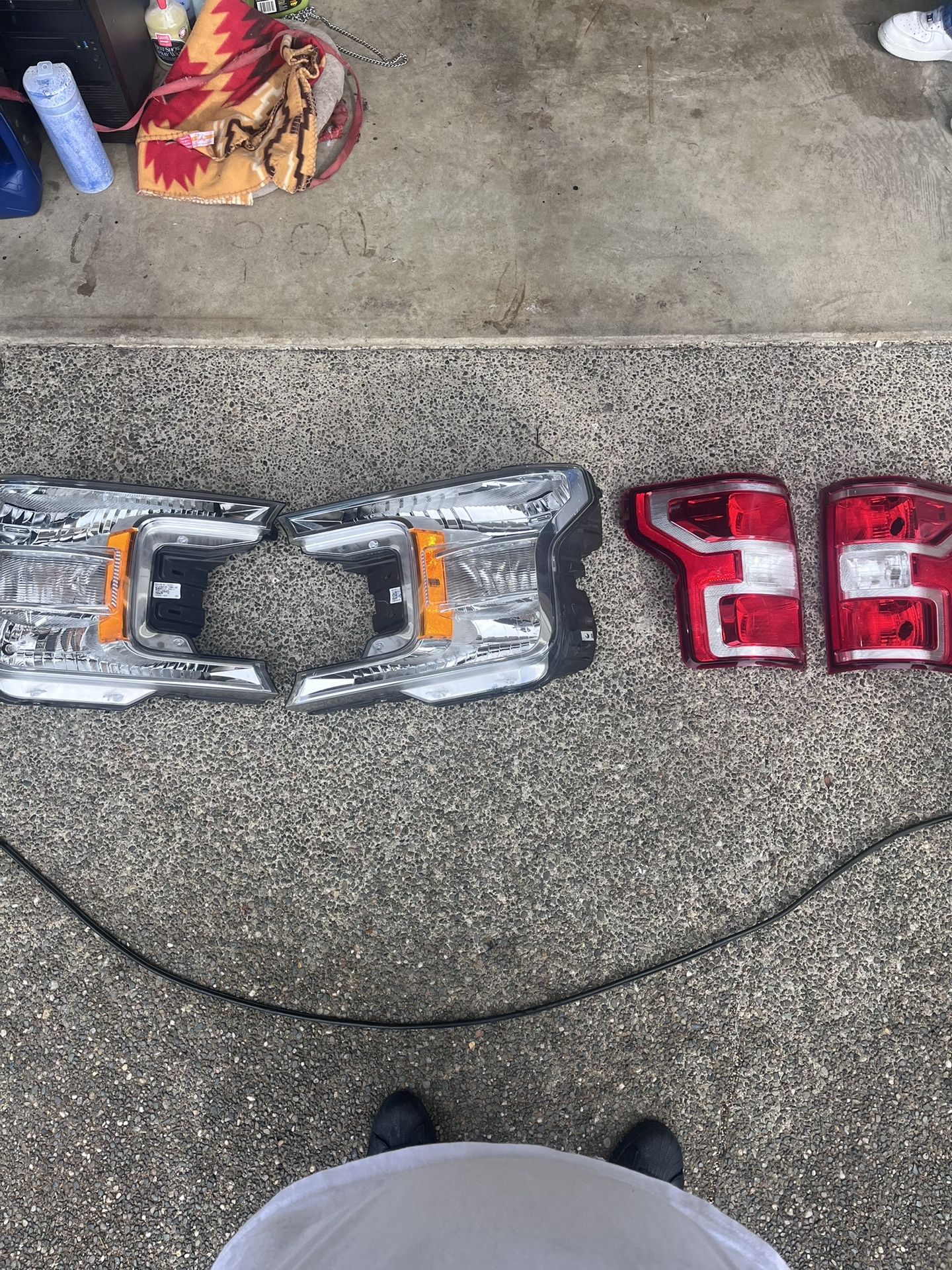 2019 Ford F150 Headlights/ Taillights