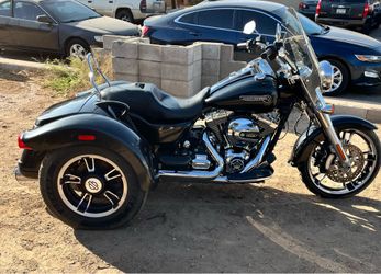 For sale harleydavidson  trike only has 3100 miles