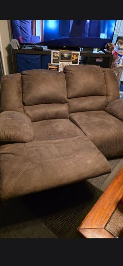 2 twin reclining couches