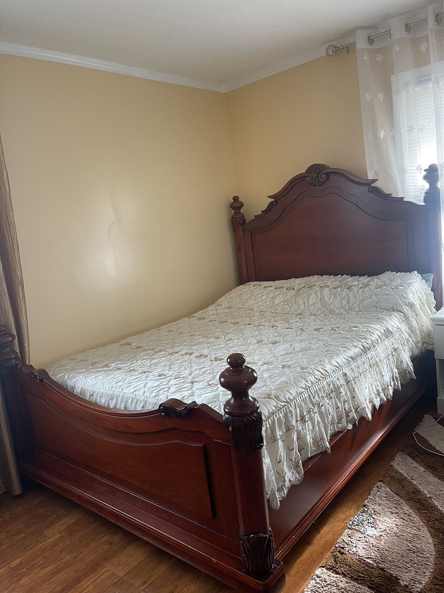 Queen Bedroom Set