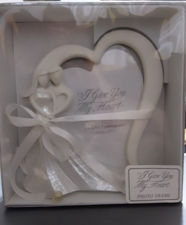 New Wedding Fits 5"x 7" Off White Photo Frame