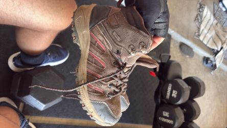 Kids hiking boots