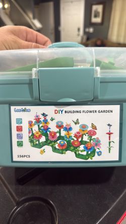 Kids DIY building flower garden