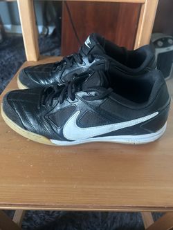 Nike Cushlon Indoor Soccer Shoes