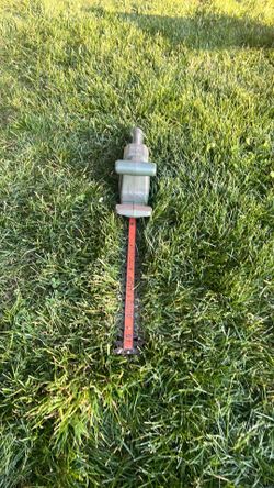 Black & Decker Auto Stop Electric Hedge Trimmer with 16” Blade