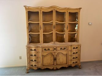 STENCILED 4 DOOR CHINA CABINET - EXCELLENT CONDITION