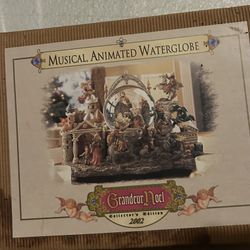 Grandeur Noel Musical Animated Waterglobe Collectors Edition 
