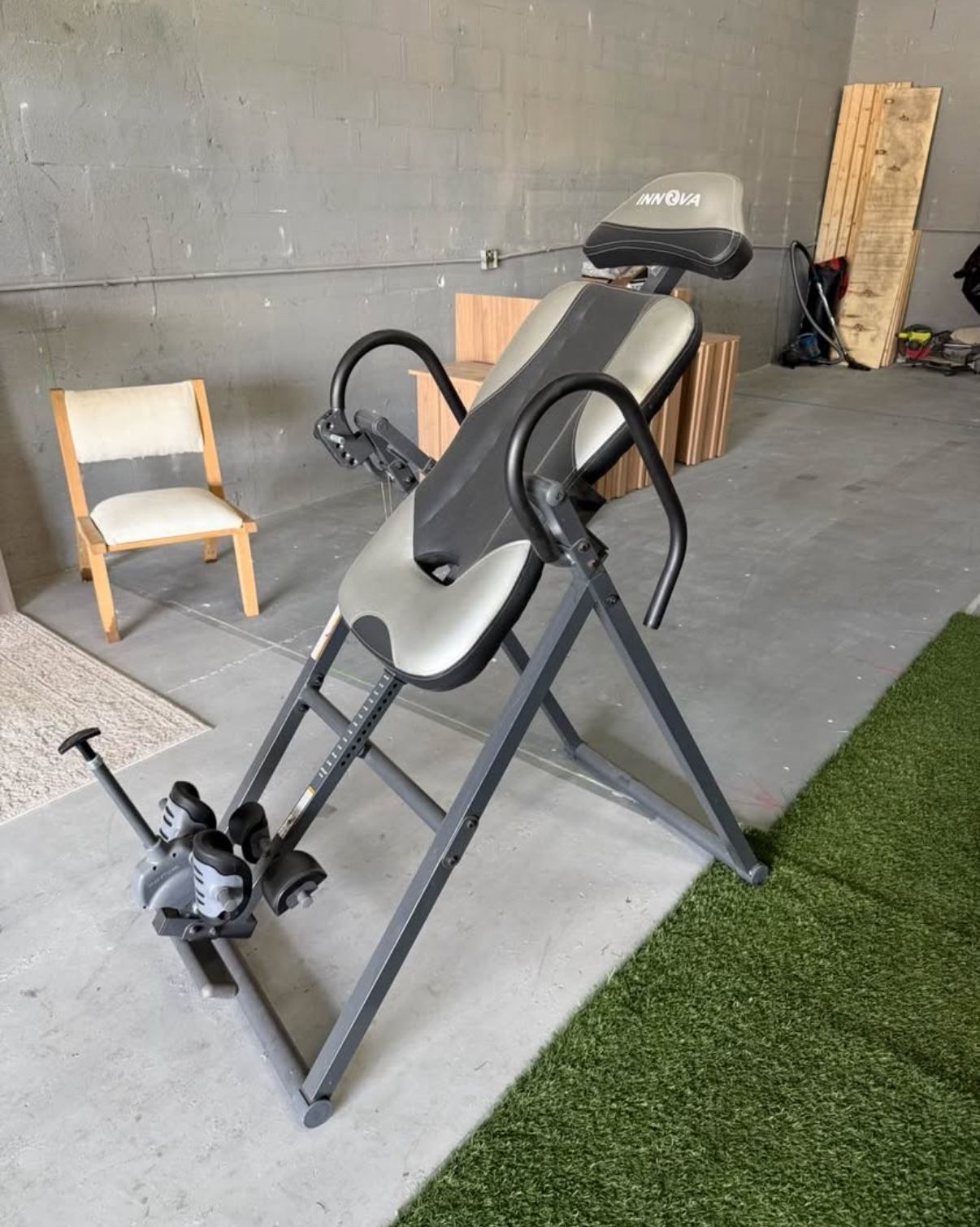 Innova Advanced Heat and Massage Inversion Table