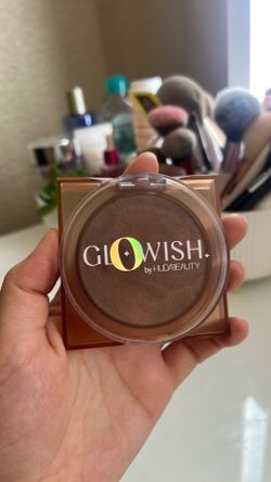 Huda beauty bronzer