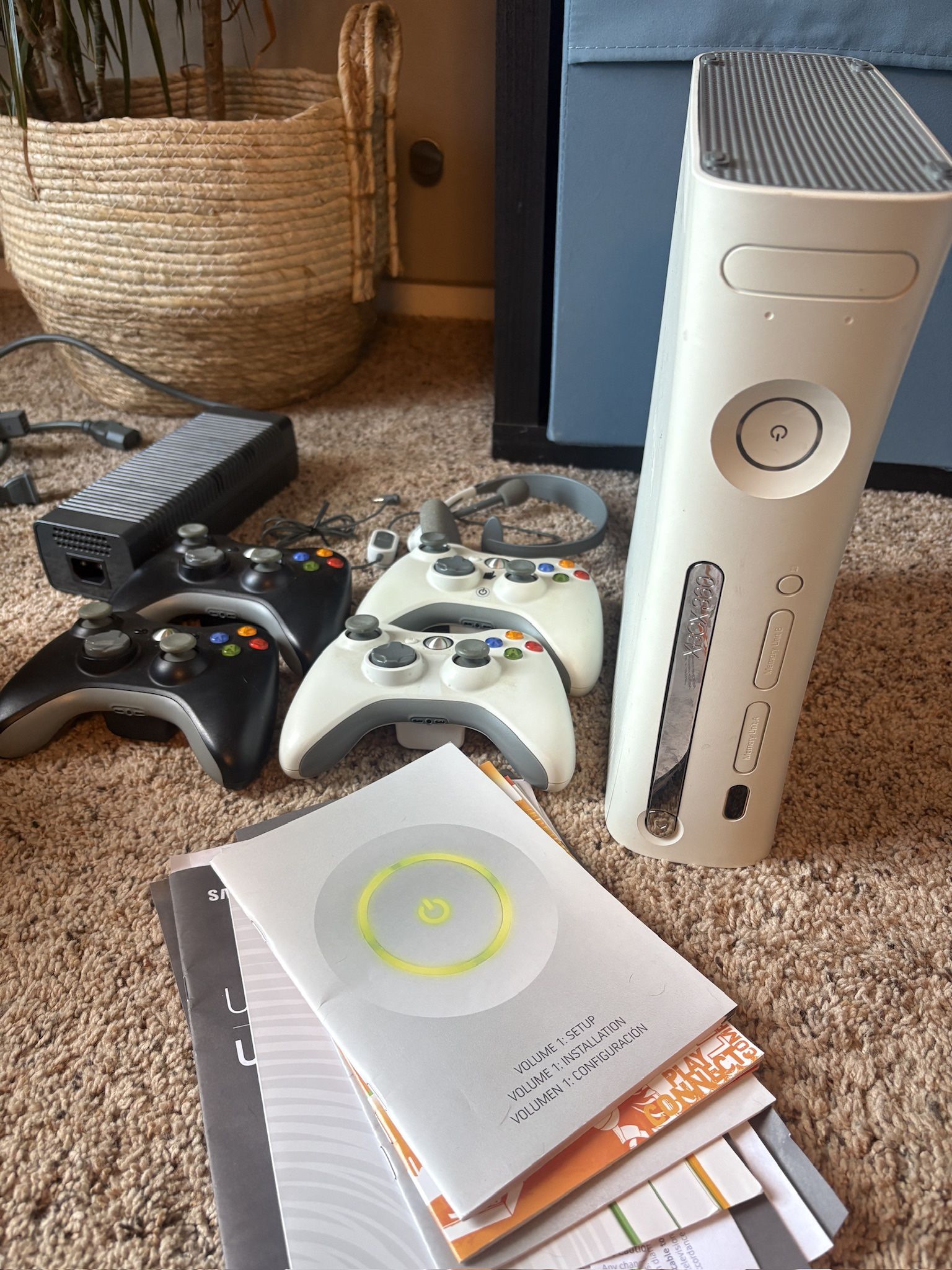 Xbox 360 Bundle - 4 Controllers + 18 Games