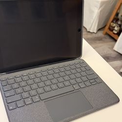 Logitech iPad Combo Touch Case And Keyboard 