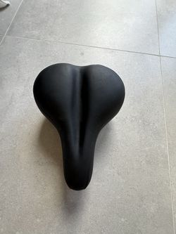 Diamond Back Bike Seat (NEVER USED)