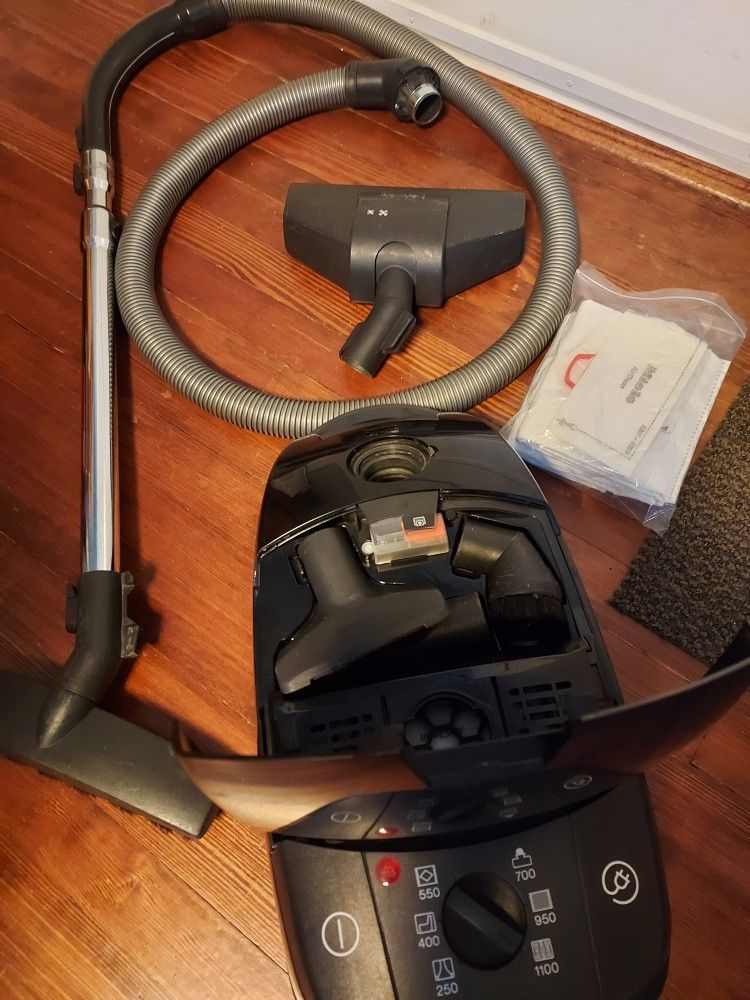 Miele Solaris S514 Electro Power Plus Compact With Hose Assembly Wand Assembly With Attachments Refurbished Reconditioned Canister Vacuum Cleaner Kit 