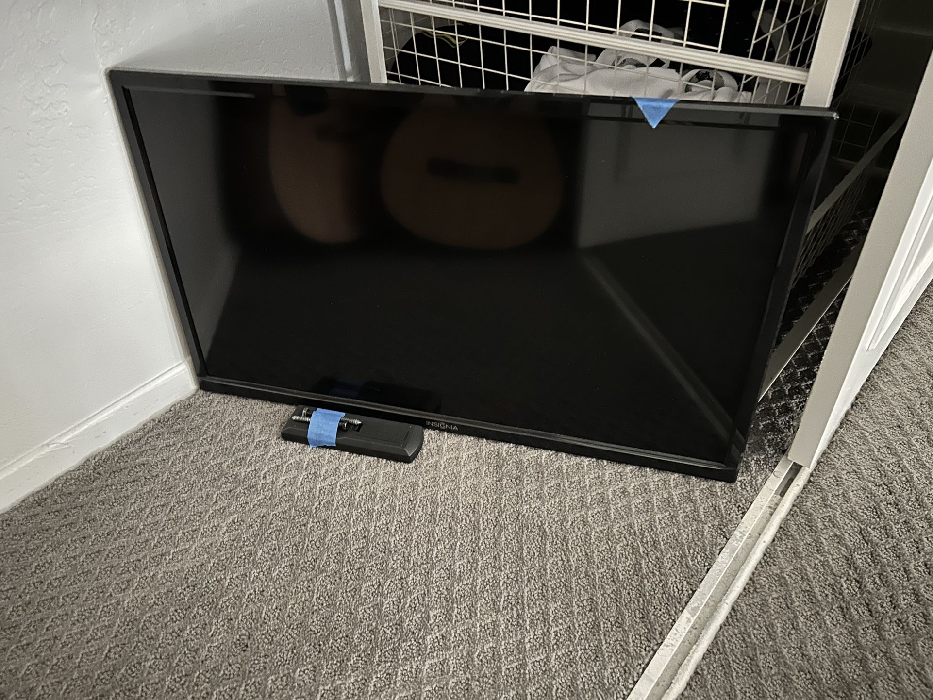 27” Tv With Wall Mount