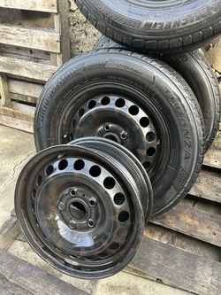 3- BRIDGESTONE RADIAL / 2- TIRES MICHELIN DEFENDER