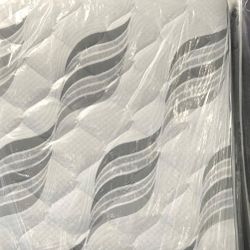 Brand-new, luxurious, 14-inch hybrid mattress