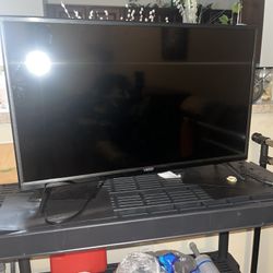 Vizio 32” HD Smart Tv