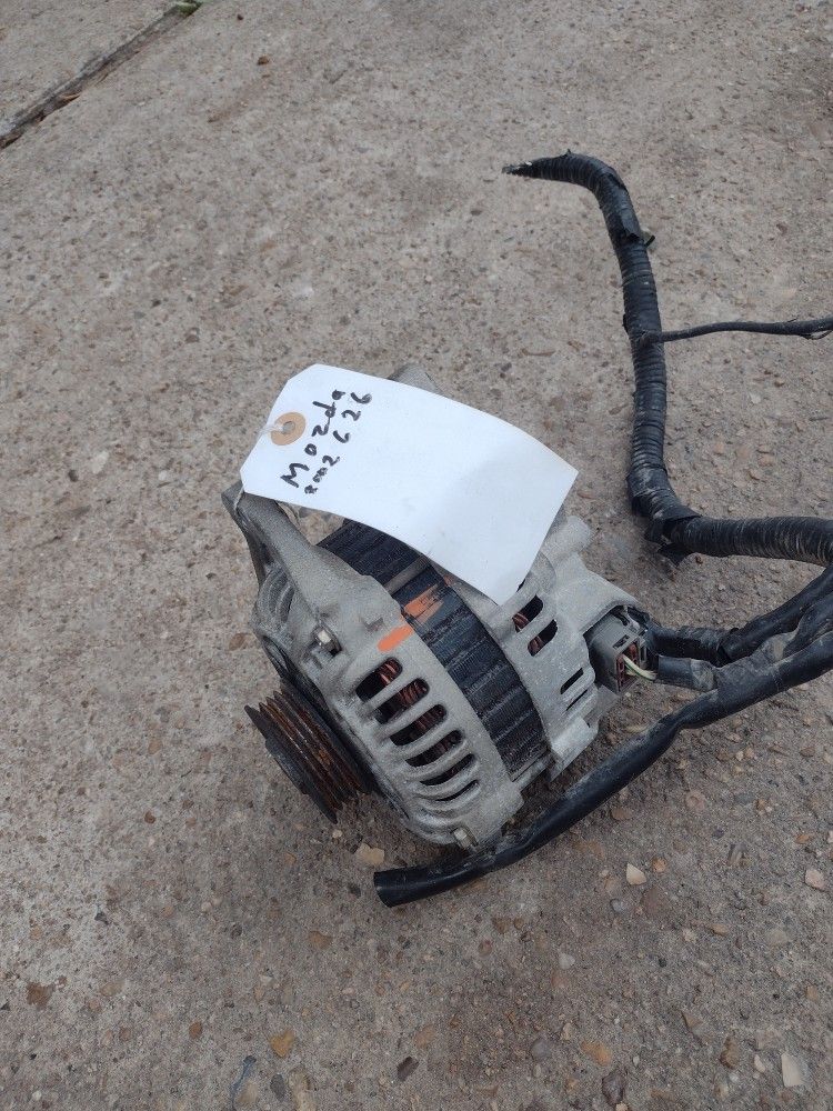 2002 Mazda 626 Alternador. 80