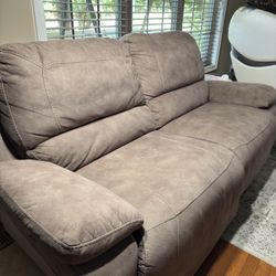 Power Sofa By ROOMTOGO 
