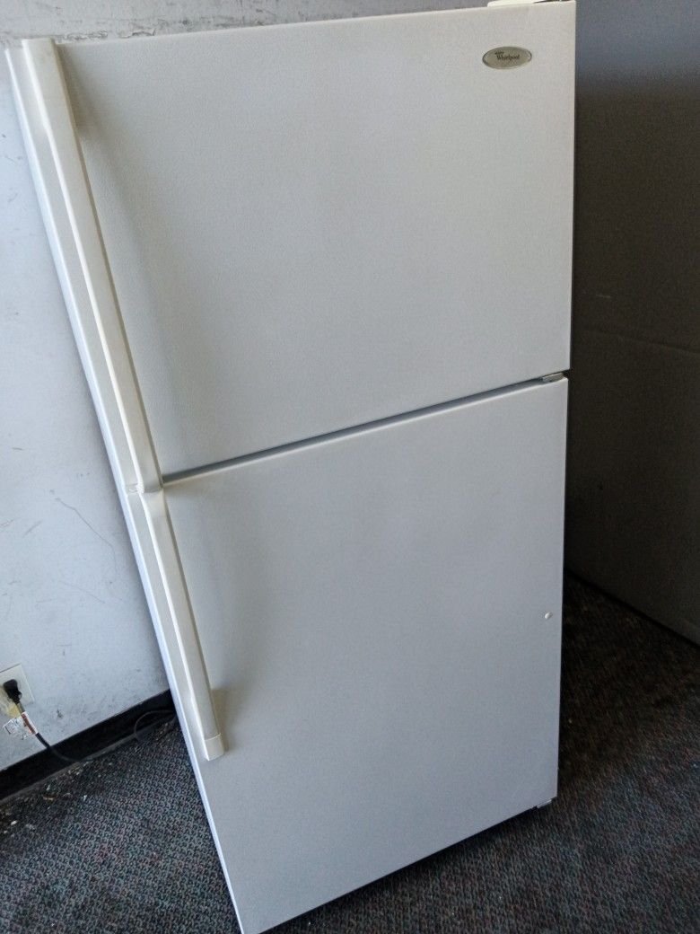 Whirlpool White Apartment Size Refrigerator And Top Freezer