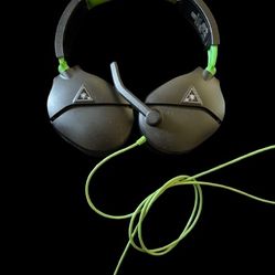 Turtle Beach Recon 70 Multiplatform Gaming Headset for Xbox Series X|S, Xbox One, PS5, PS4, PC & Mobile w/ 3.5mm Wired Connection - Flip-to-Mute Mic, 