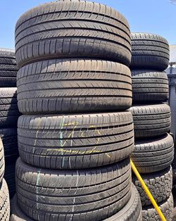 285/40/19 Vendo set de Michelin Tires. Con 80% de vida las 4