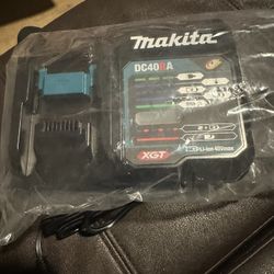 Makita Cargador. 40v. 